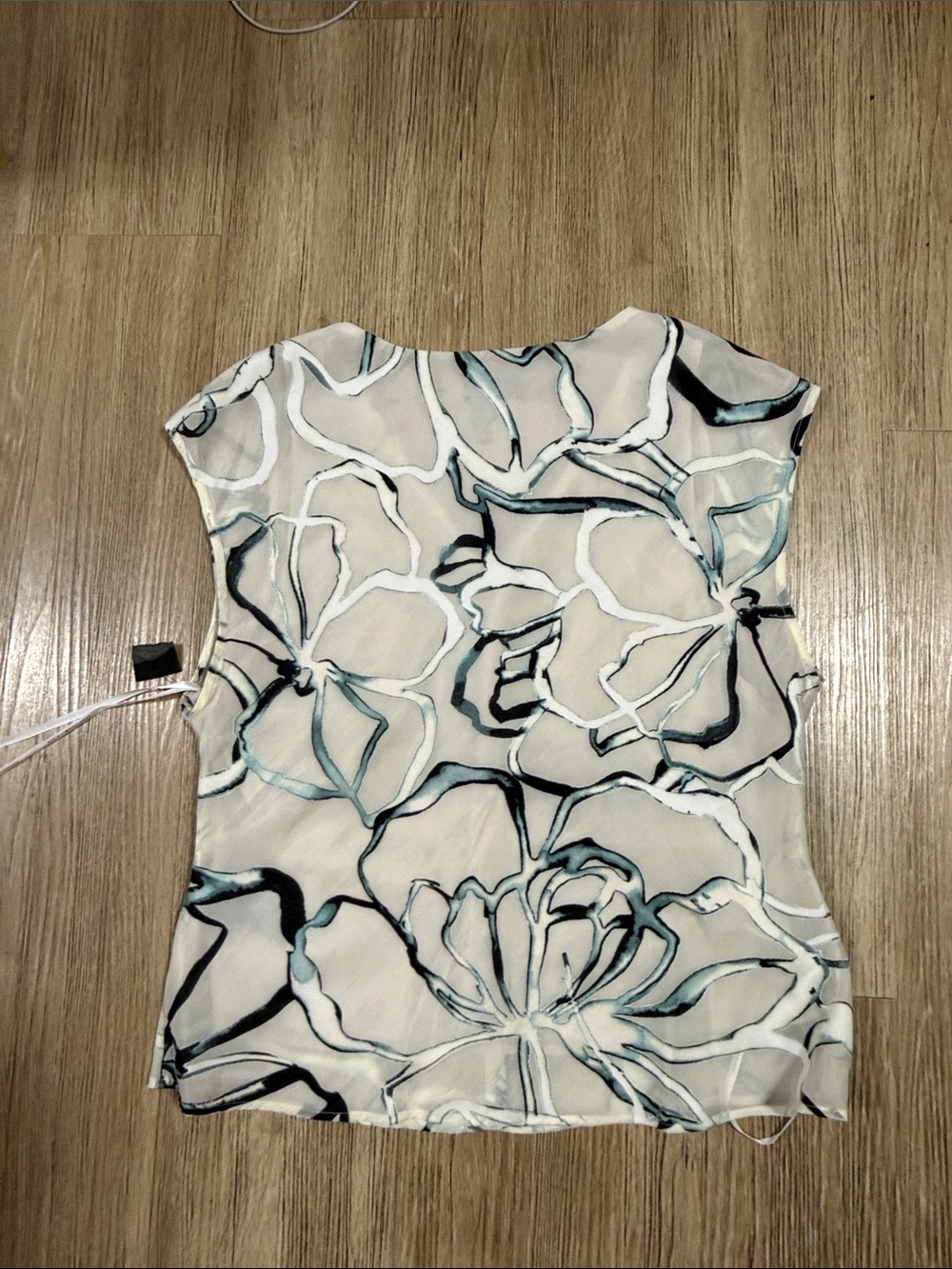 Donna Karan Cream Floral-Print Cap Sleeve Blouse size 12 - Picture 3 of 4